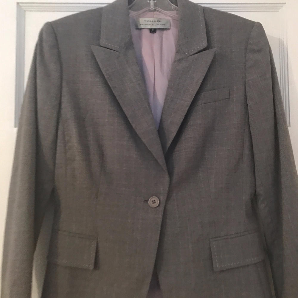 Tahari gray blazer